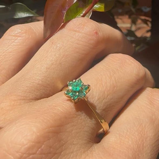 Anillo Marquesa con esmeraldas en oro 18K