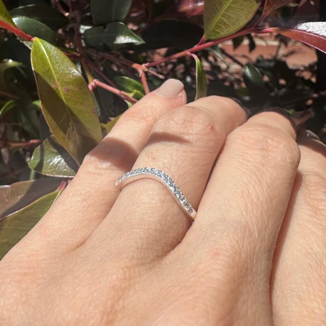Anillo Curvo con circones en plata 925