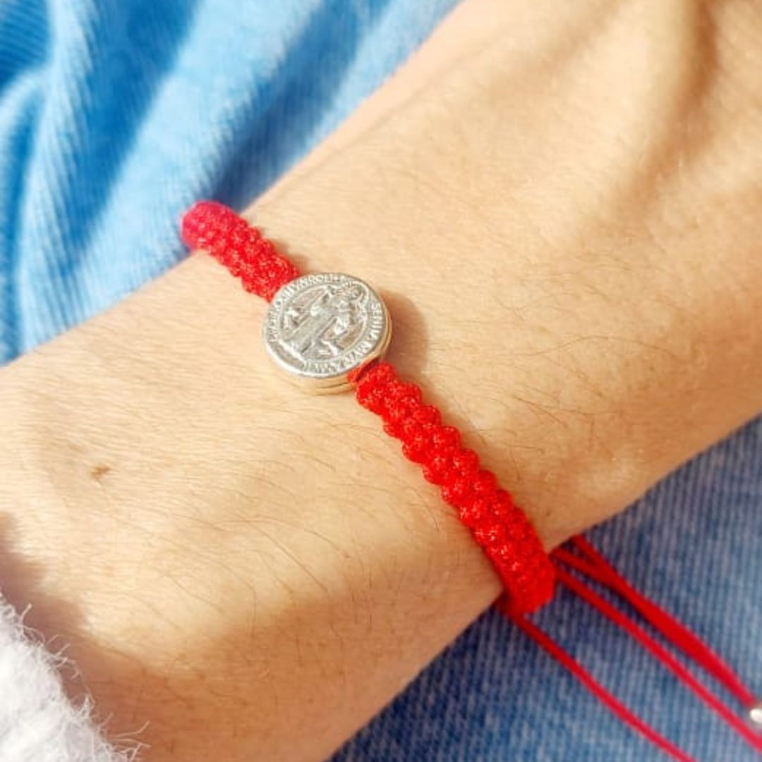Pulsera Hilo Rojo con Pasante San Benito