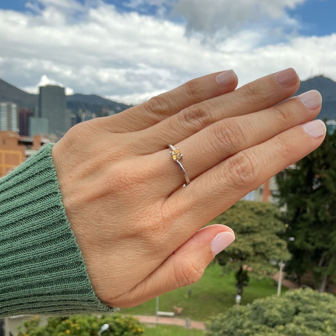 Anillo Citrino 4mm en Plata Rodinada
