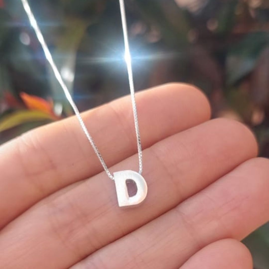 Cadena con pasante letra