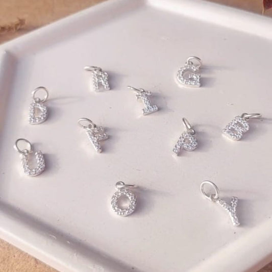 Cadena con dije letra circon