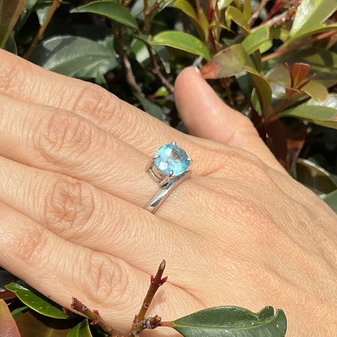 Anillo Ondas Topacio Sky Blue de 3,38 ct en Plata Rodinada