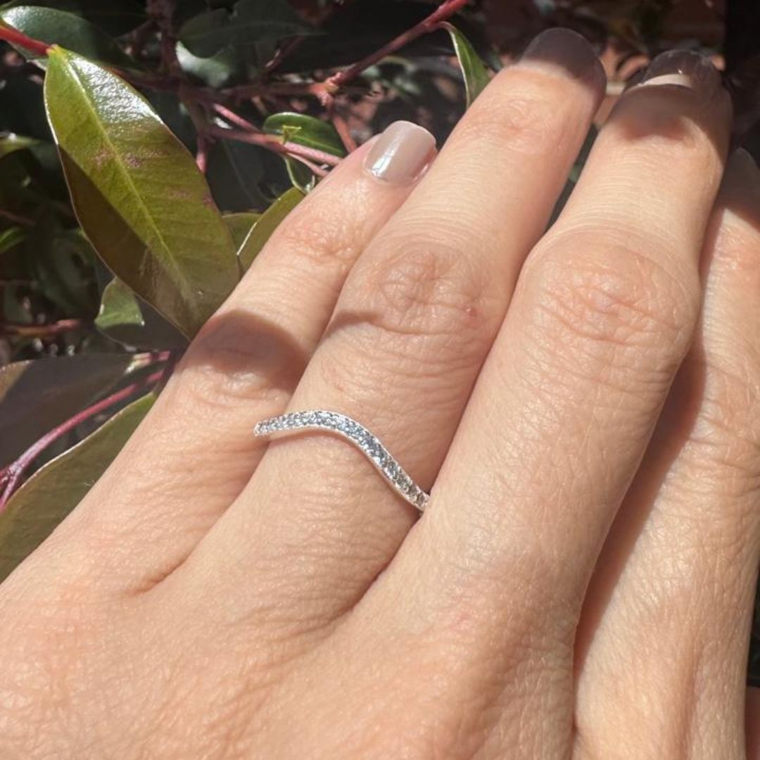 Anillo Curvo con circones en plata 925