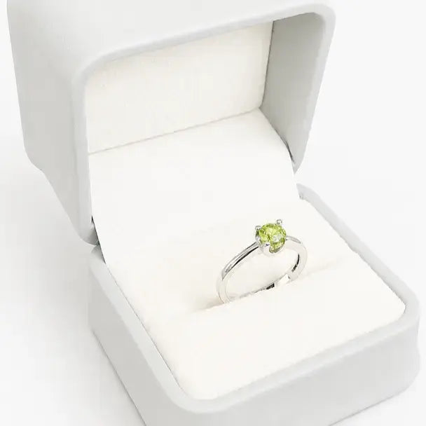 Peridoto Natural de 0.60 ct en plata rodinada