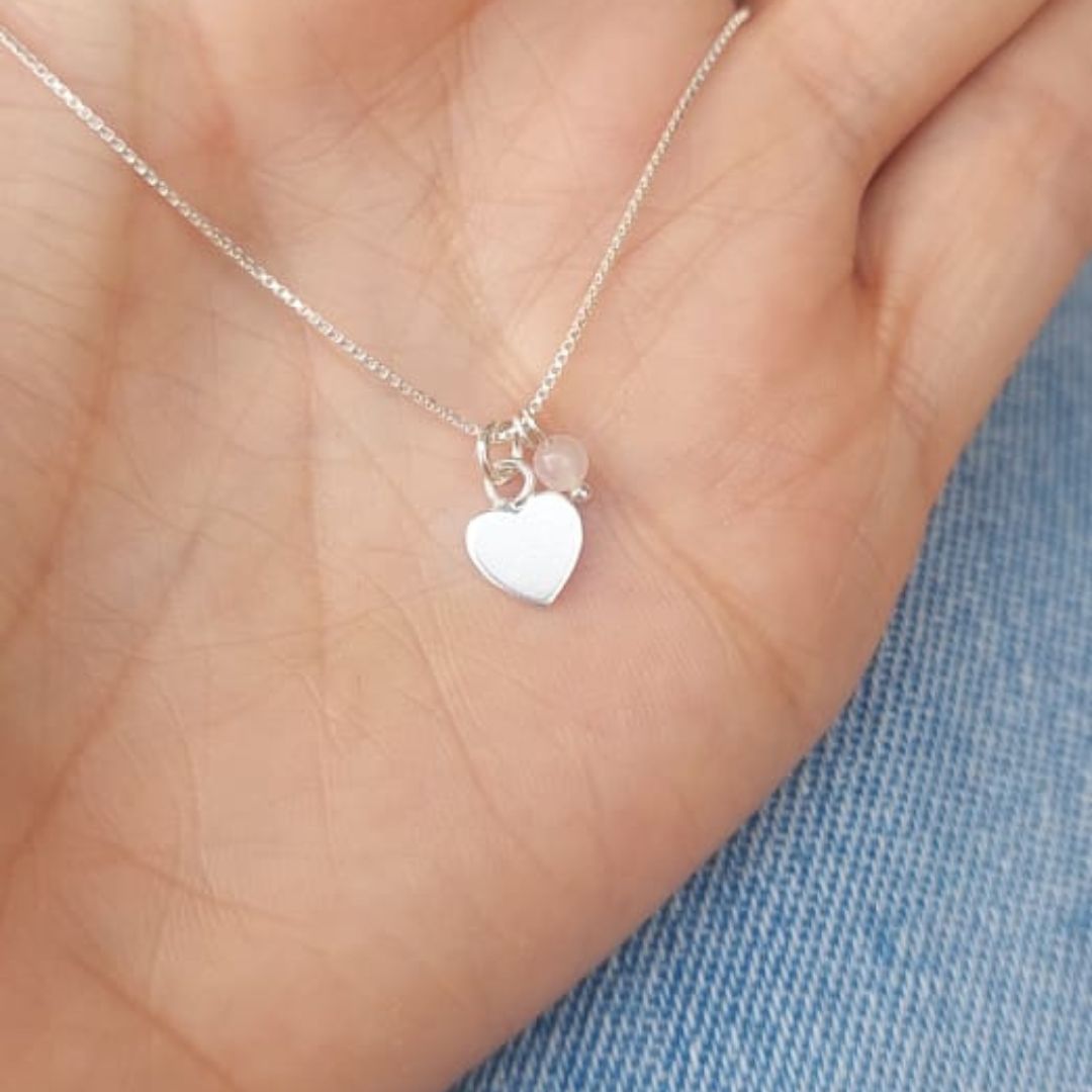 Cadena con dije corazón y cuarzo rosado