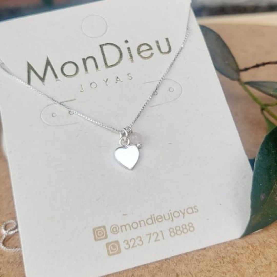 Cadena con dije corazón y cuarzo rosado