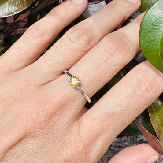 Anillo Citrino 4mm en Plata Rodinada