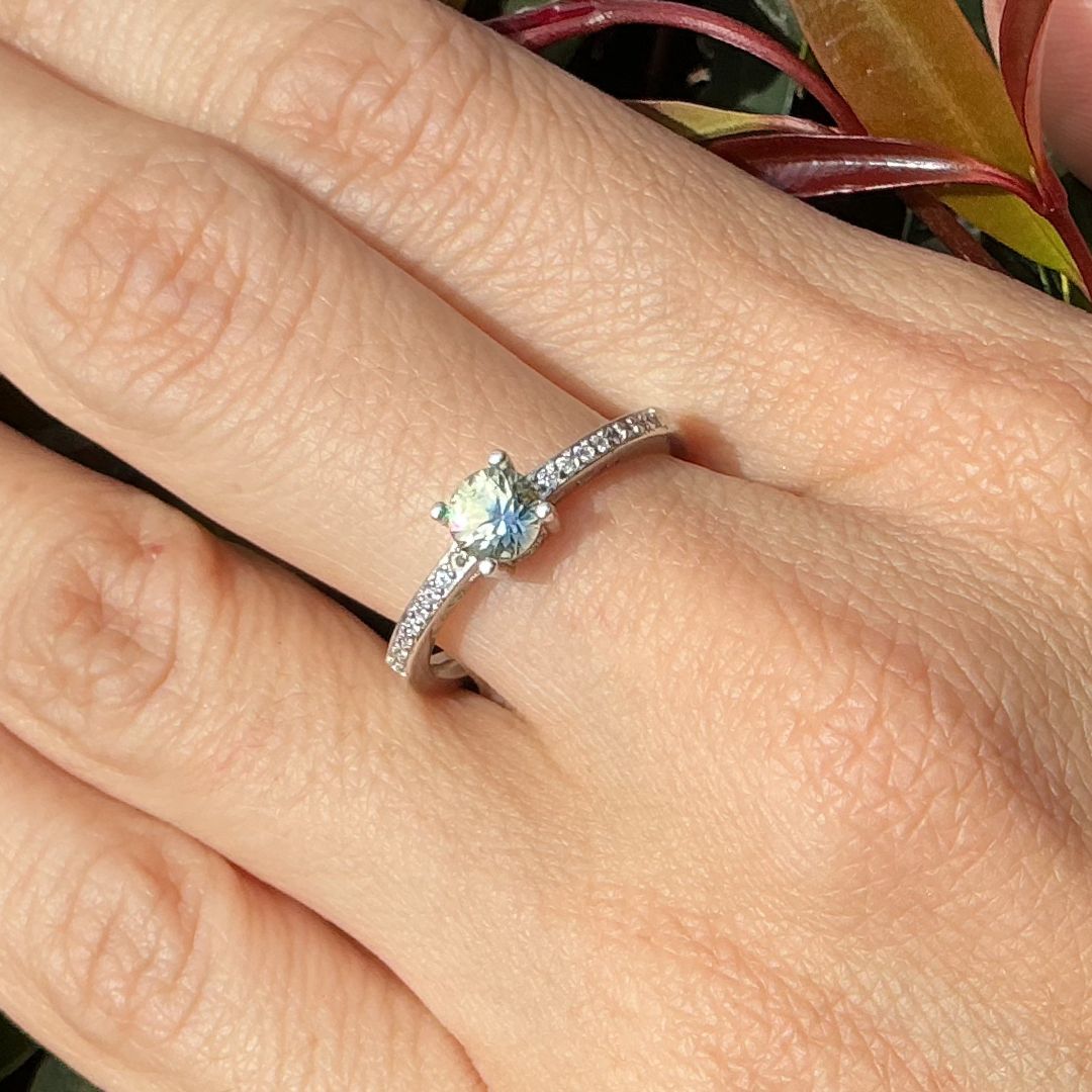 Anillo Zafiro verde de 0,55 ct en plata rodinada