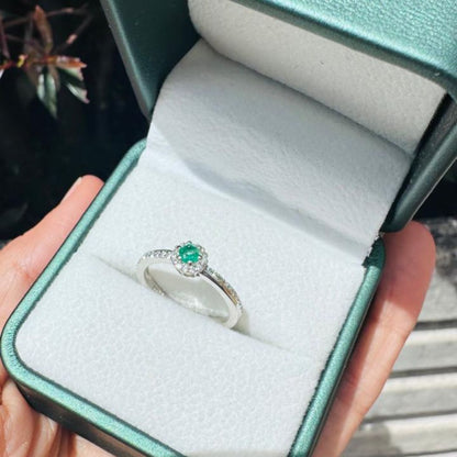 Anillo Halo con Esmeralda 0,25 ct en plata rodinada