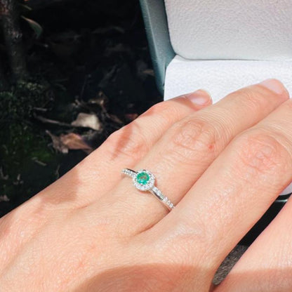 Anillo Halo con Esmeralda 0,25 ct en plata rodinada