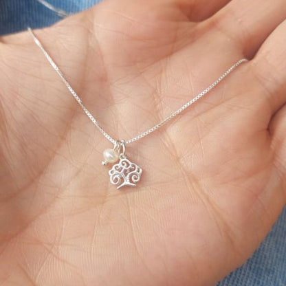 Cadena con dije Árbol de la Vida y perla
