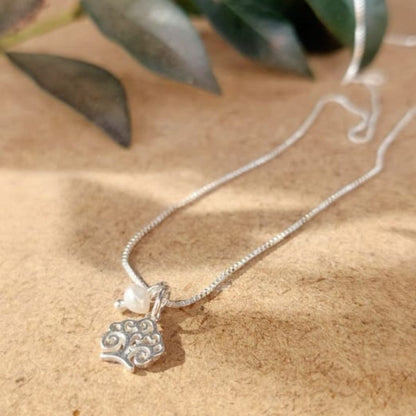 Cadena con dije Árbol de la Vida y perla