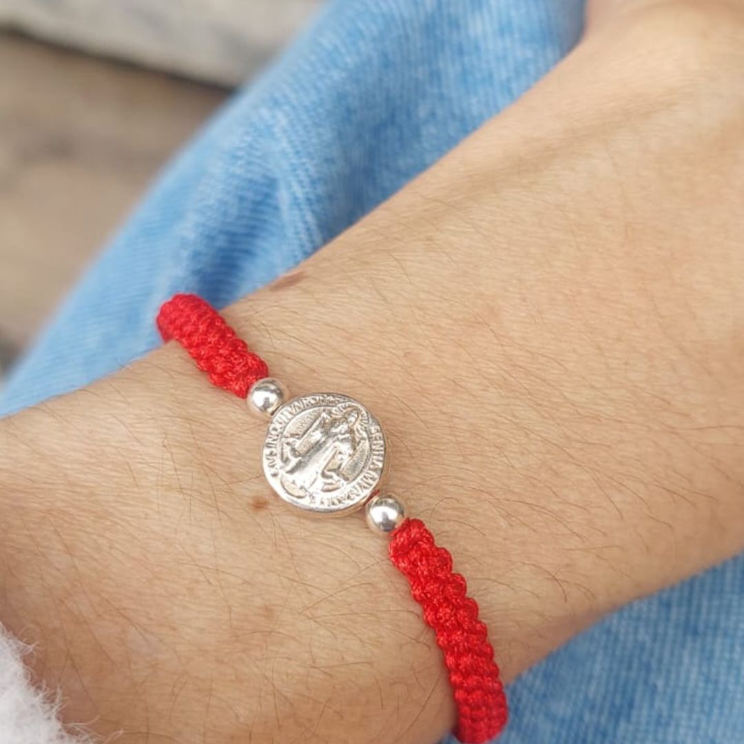 Pulsera Hilo Rojo con Pasante San Benito y balín