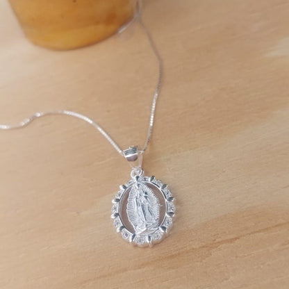Cadena con Dije Virgen 15mm