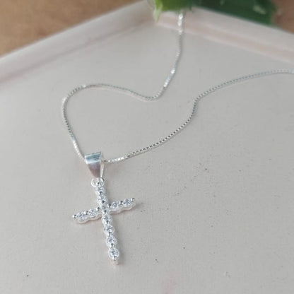 Cadena con dije cruz 1.5cm