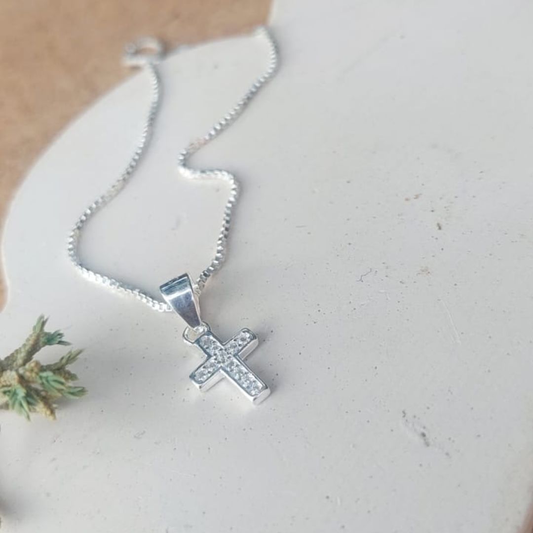 Cadena con dije cruz 1cm