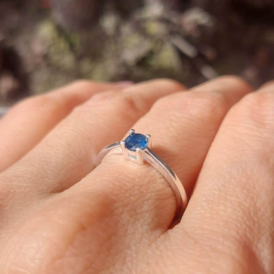 Anillo con Zafiro 0.27 ct