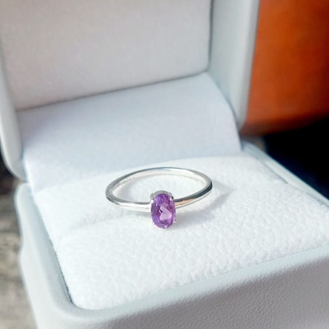 Anillo con Amatista Ovalada