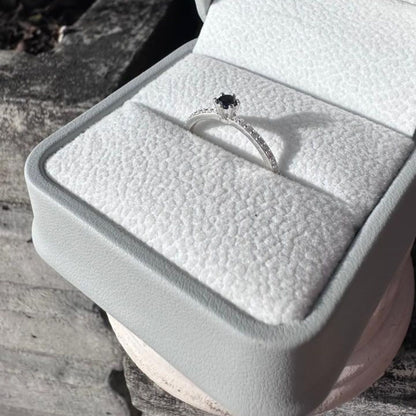 Anillo con Diamante Negro 0,12 ct