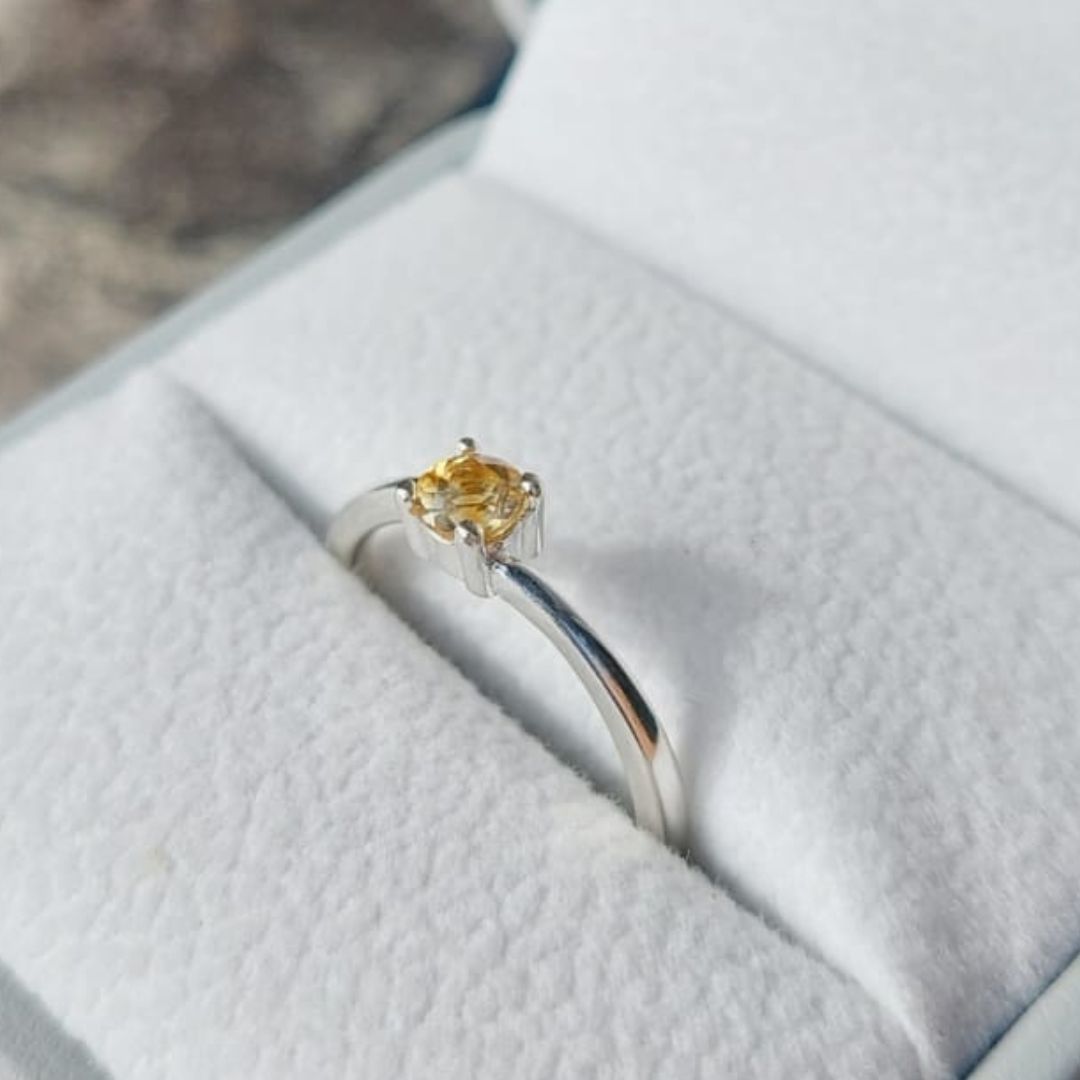 Anillo con Citrino redondo