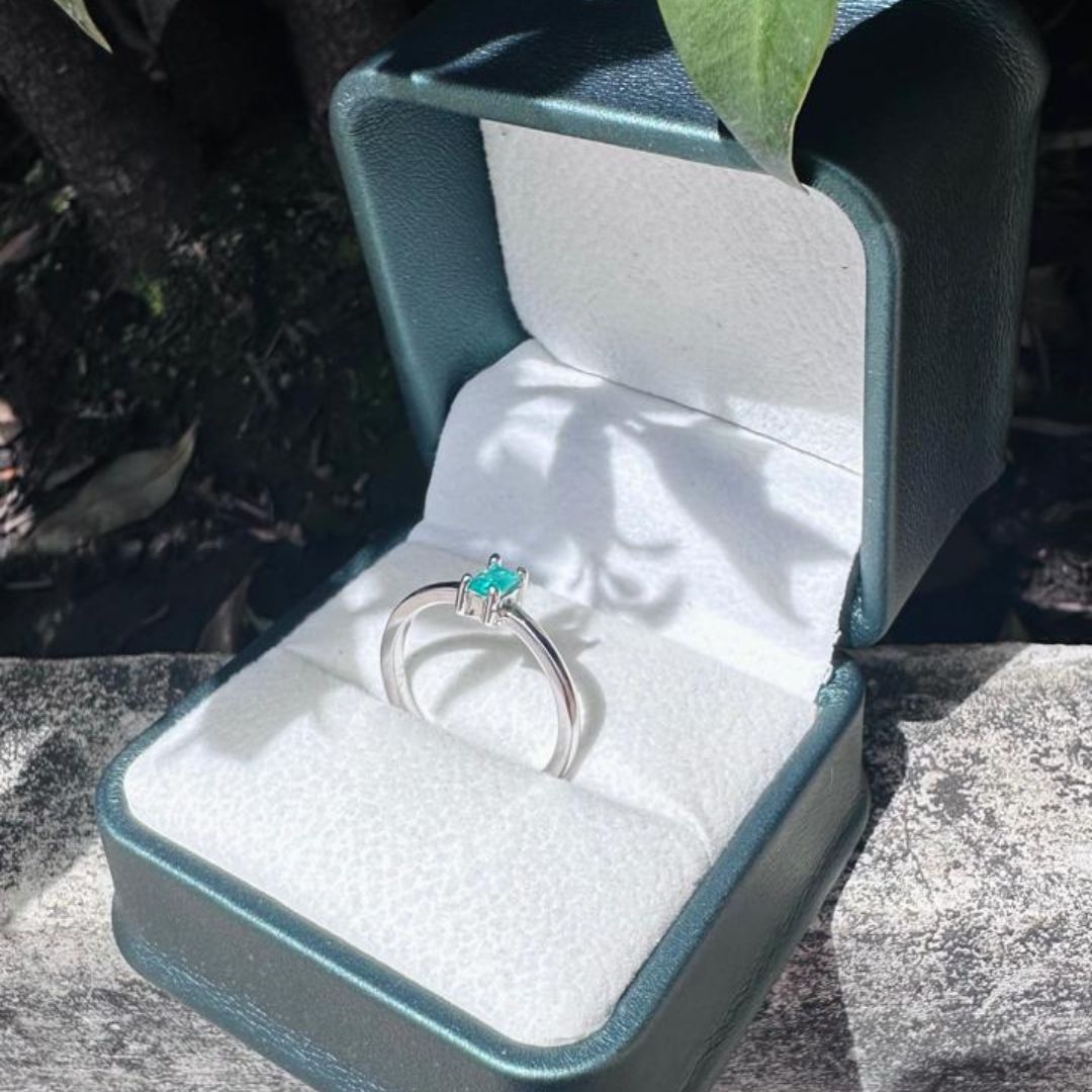 Anillo Esmeralda Baguette en Plata Rodinada