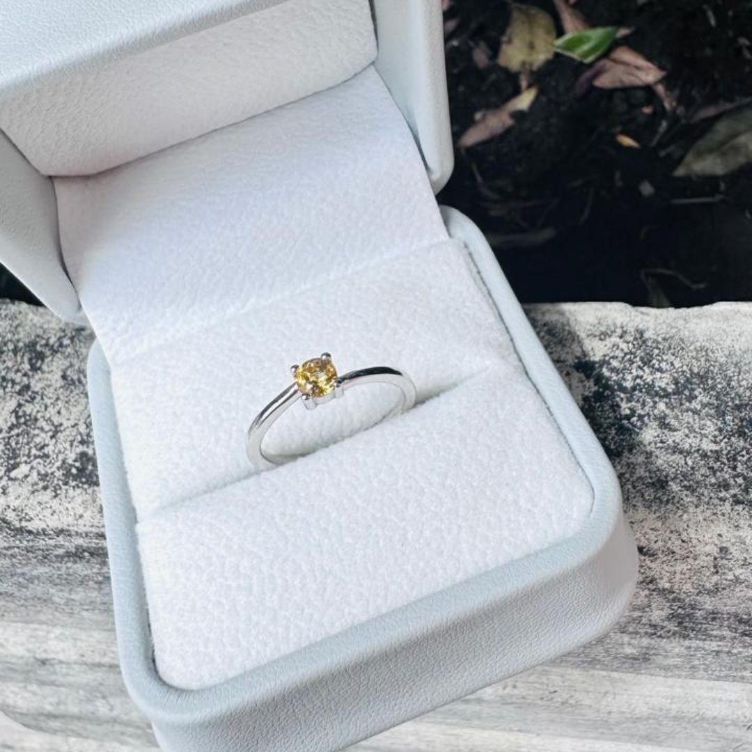 Anillo Citrino 4mm en Plata Rodinada