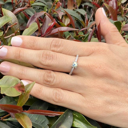 Anillo Zafiro verde de 0,55 ct en plata rodinada