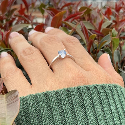 Anillo Zafiro azul claro de 0,67 ct en plata rodinada