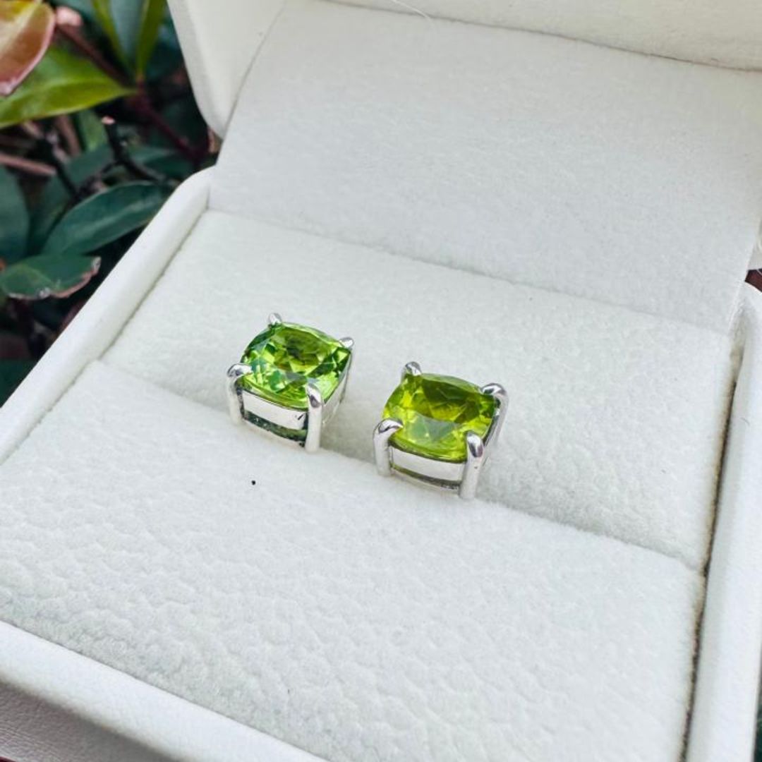 Aretes Cuadrados Peridoto 3,07 ct en plata rodinada
