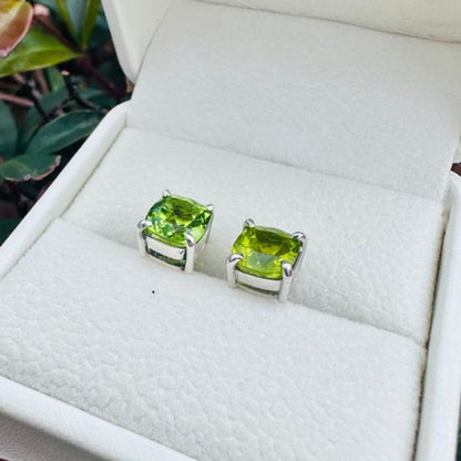 Aretes Cuadrados Peridoto 3,07 ct en plata rodinada