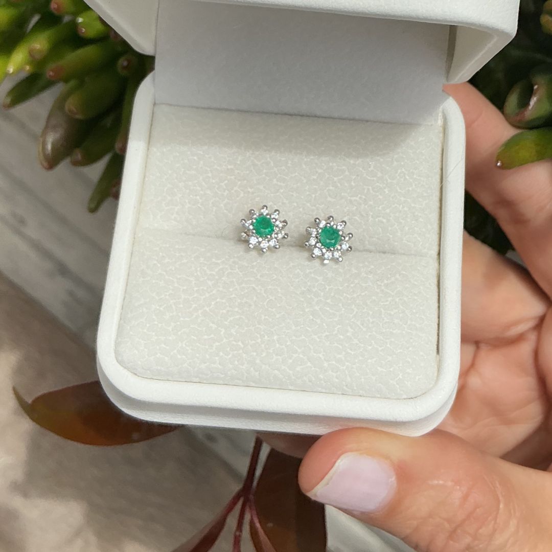 Topos Flor con Esmeralda en plata rodinada