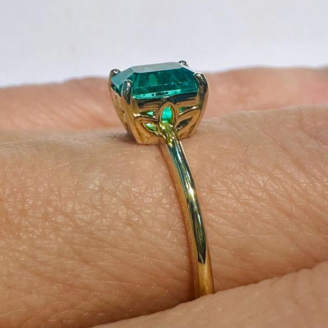 Anillo Esmeralda Imperial en Oro 18K