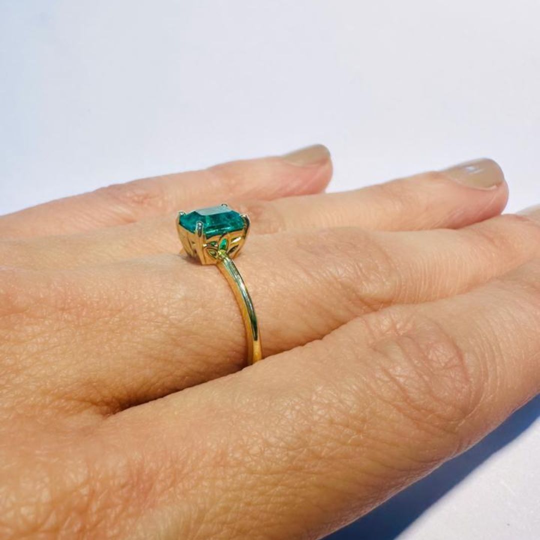 Anillo Esmeralda Imperial en Oro 18K