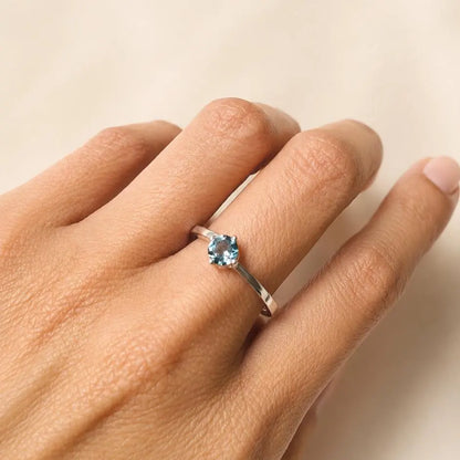 Topacio London Blue Natural de 0.58 ct y 5.4mm en Plata