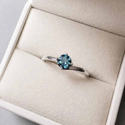 Topacio London Blue Natural de 0.58 ct y 5.4mm en Plata