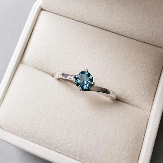 Topacio London Blue Natural de 0.58 ct y 5.4mm en Plata