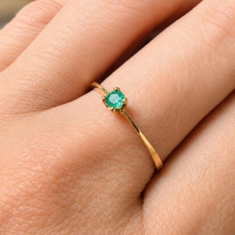 Esmeralda Natural 2.7mm en Oro 18K