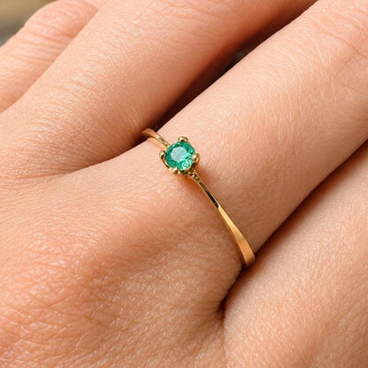Esmeralda Natural 2.7mm en Oro 18K